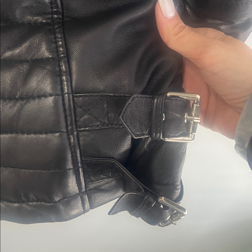 Danier premium leather jacket with Raccoon fur hood hardly worn great condition - Picture 4 of 7